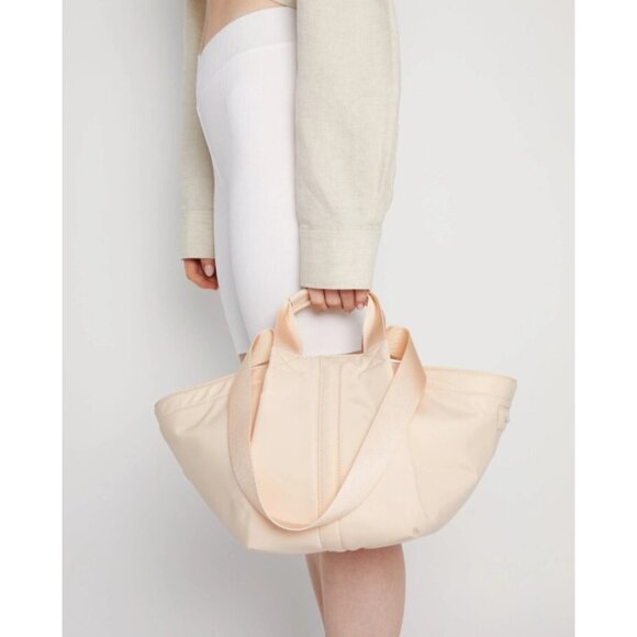 TRANSIENCE Fortune Coconut shell shoulder bag - Picture 3 of 15